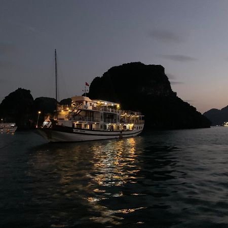 Seasun Boutique Cruise Hotell Ha Long Exteriör bild