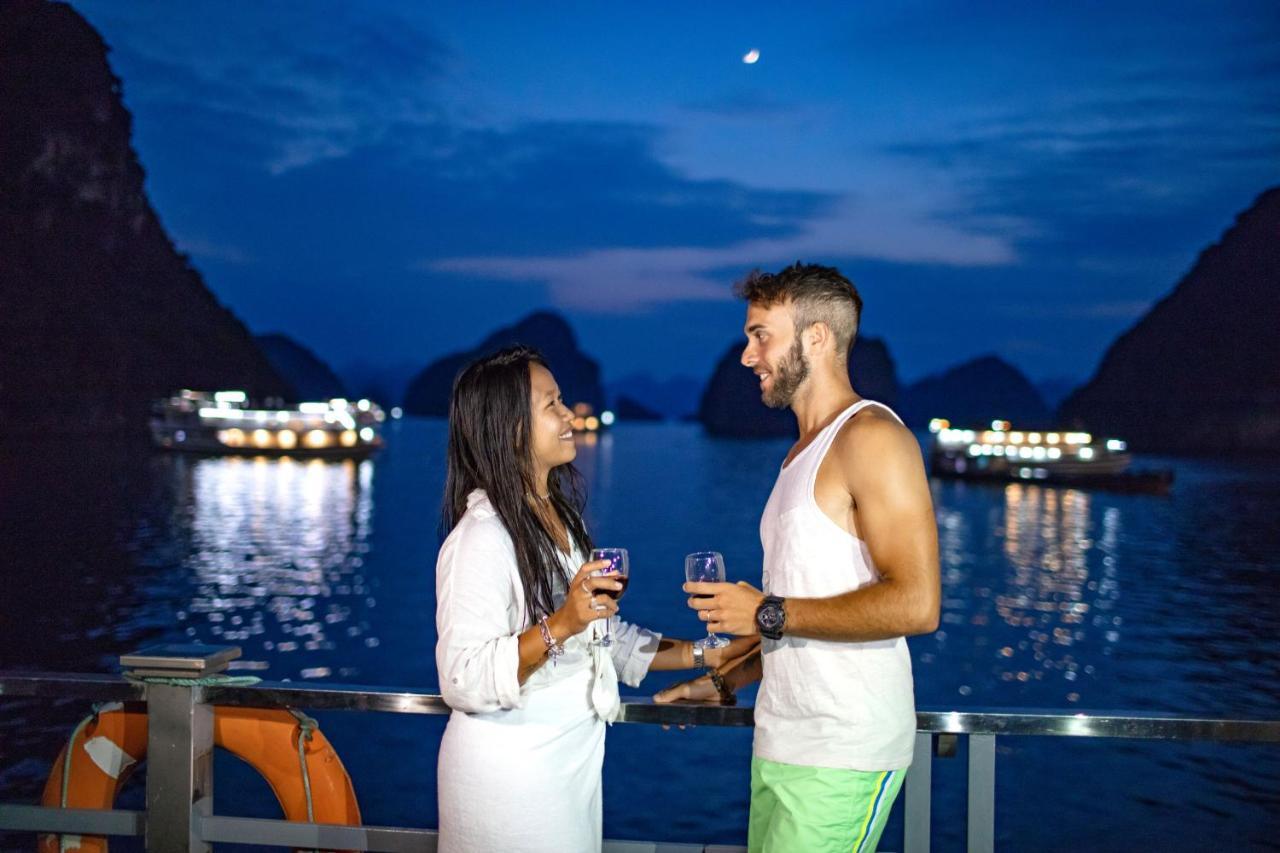 Seasun Boutique Cruise Hotell Ha Long Exteriör bild