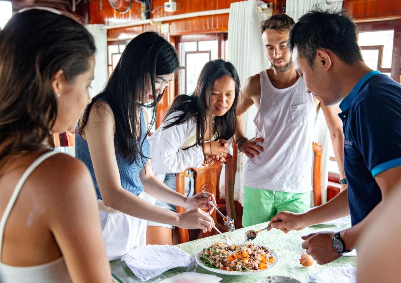 Seasun Boutique Cruise Hotell Ha Long Exteriör bild