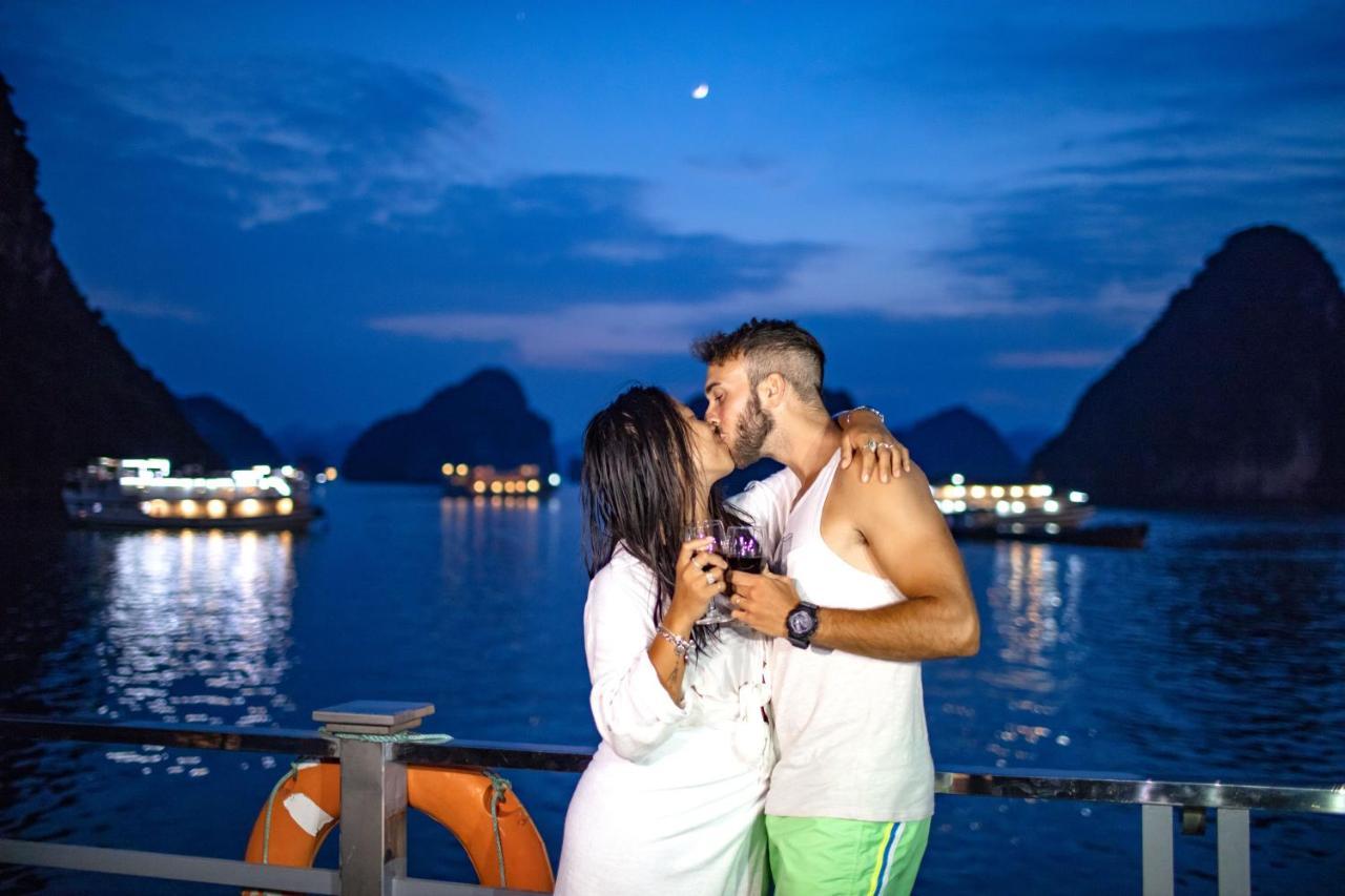 Seasun Boutique Cruise Hotell Ha Long Exteriör bild