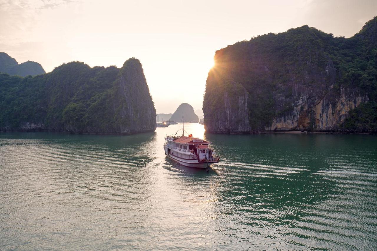 Seasun Boutique Cruise Hotell Ha Long Exteriör bild