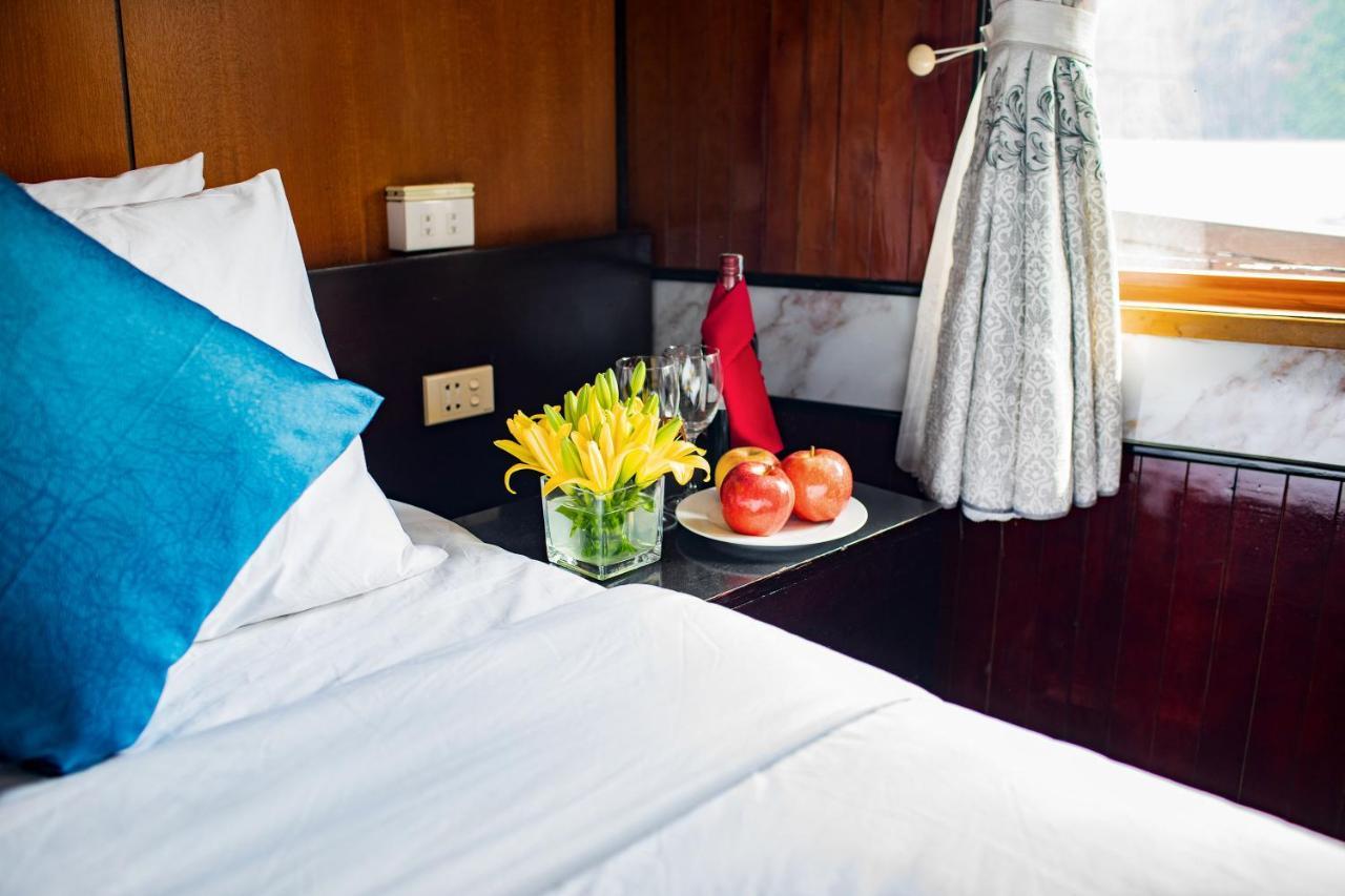 Seasun Boutique Cruise Hotell Ha Long Exteriör bild