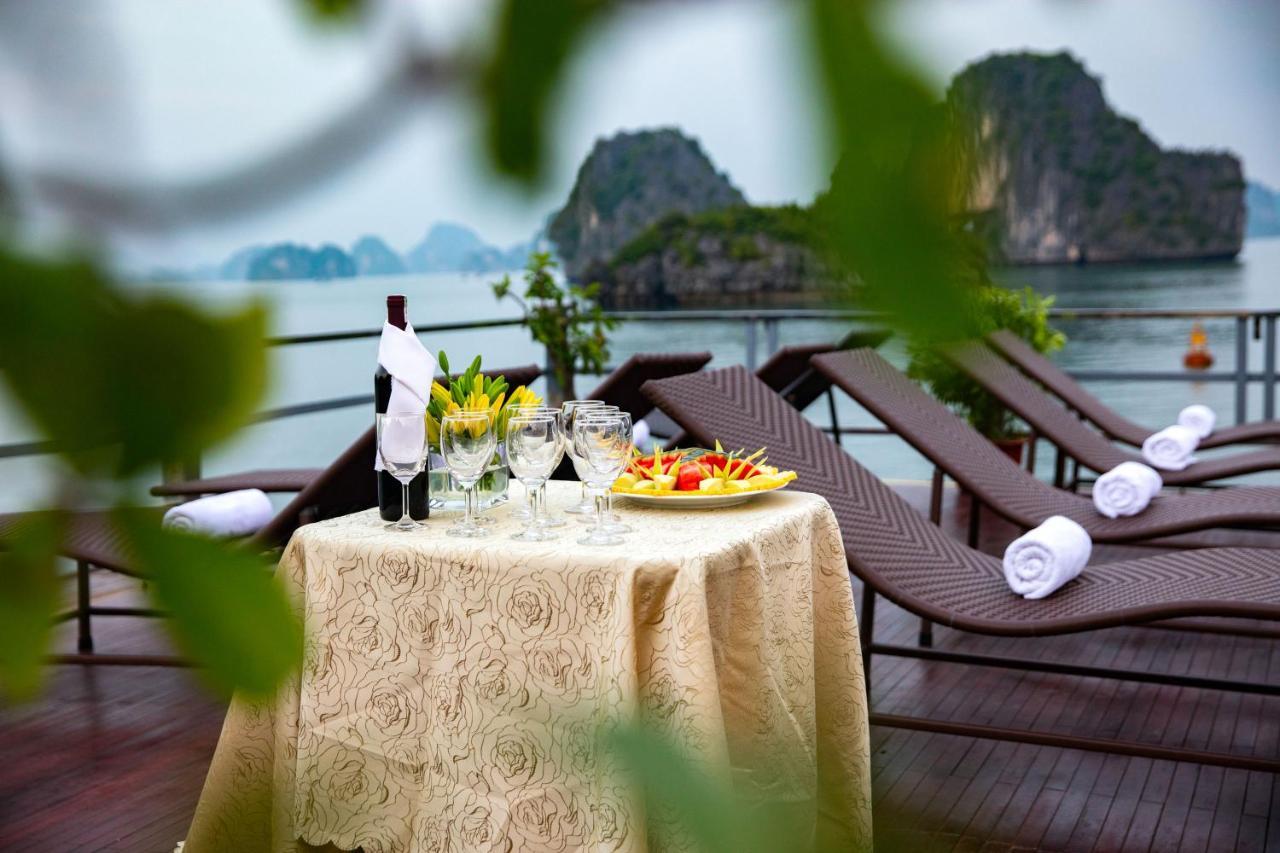 Seasun Boutique Cruise Hotell Ha Long Exteriör bild
