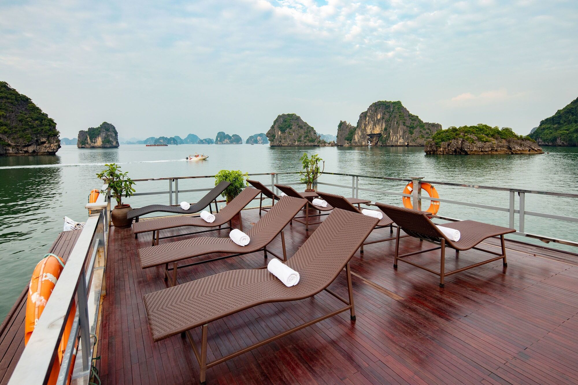 Seasun Boutique Cruise Hotell Ha Long Exteriör bild